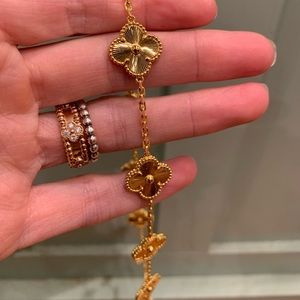 20 motif Clover Necklace